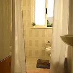 Papu's Home, Center 2br Apartment