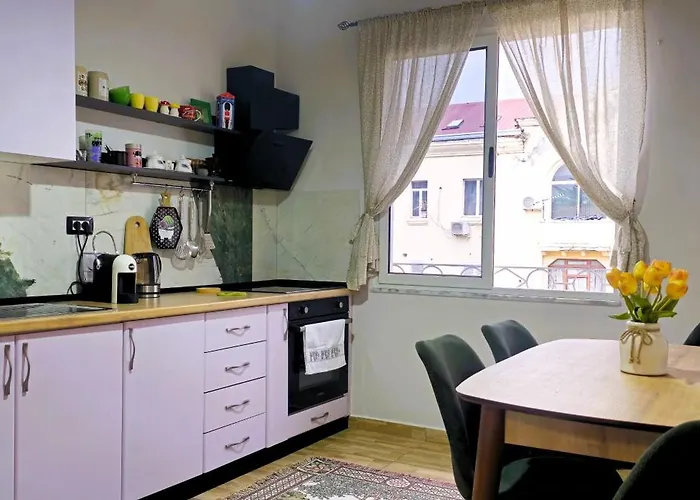 Papu's Home, Center 2br