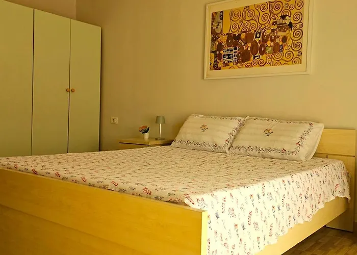 Papu's Home, Center 2br *